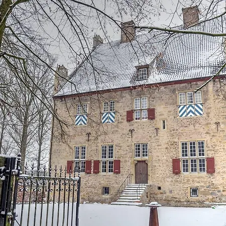 Wachtmeisterhaus Zu Burg Hohes Haus